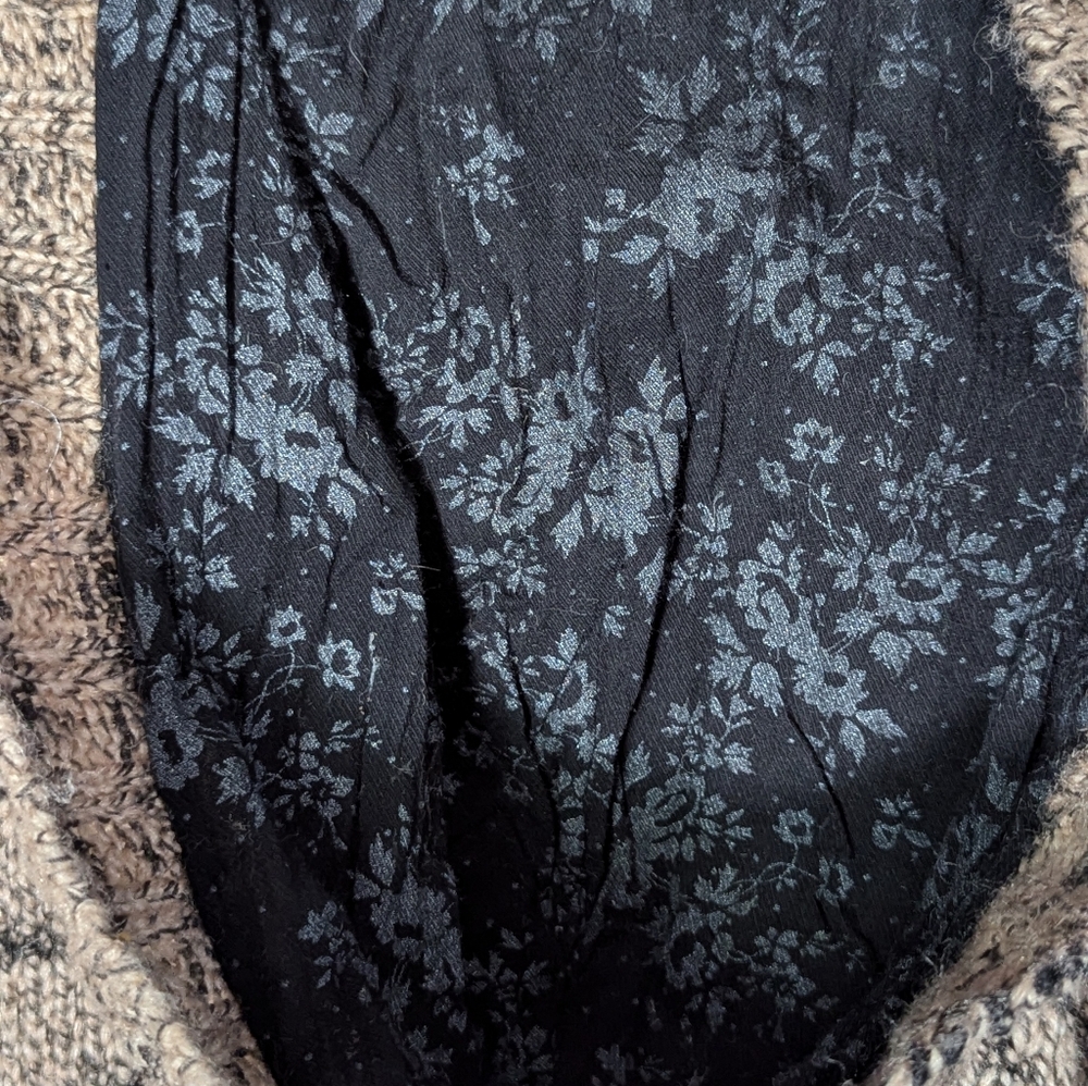 Buckle Brand Women's Hooded Sweater - Picture 4 of 7